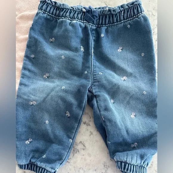 Baby Girl Carter’s bodysuit and jeans - Picture 6 of 9